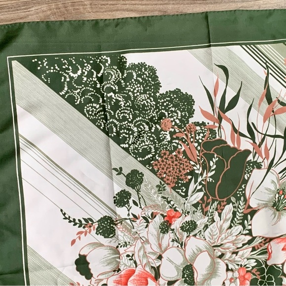 Vintage Fiorini Polyester Scarf 30/30” Italy - Picture 2 of 7